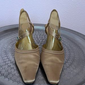 Bandolino Vintage sling back heels. Size 8.5. Gold satin jeweled button.